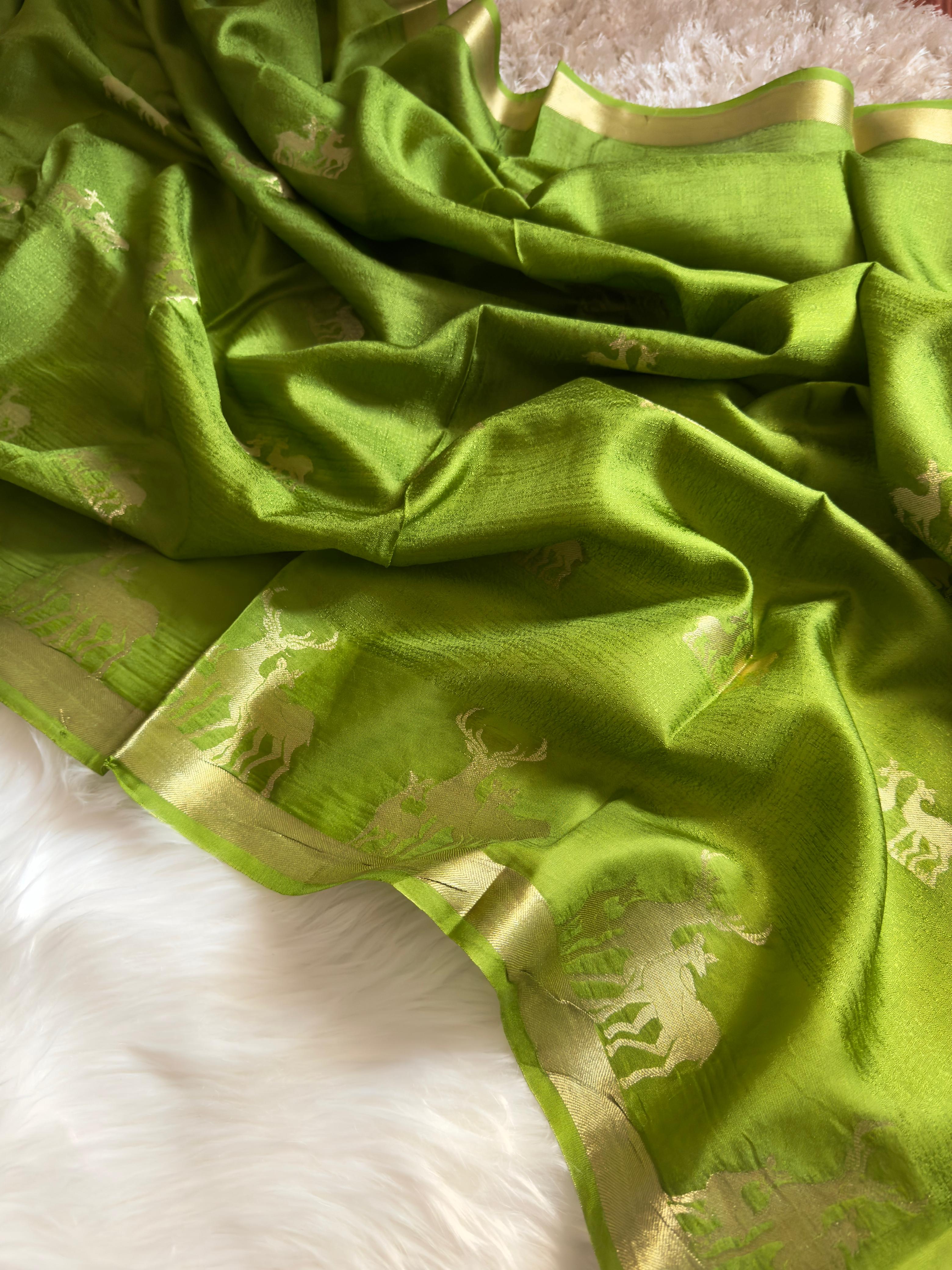 🦌 Jacquard Deer Motif Silk Saree 🦌