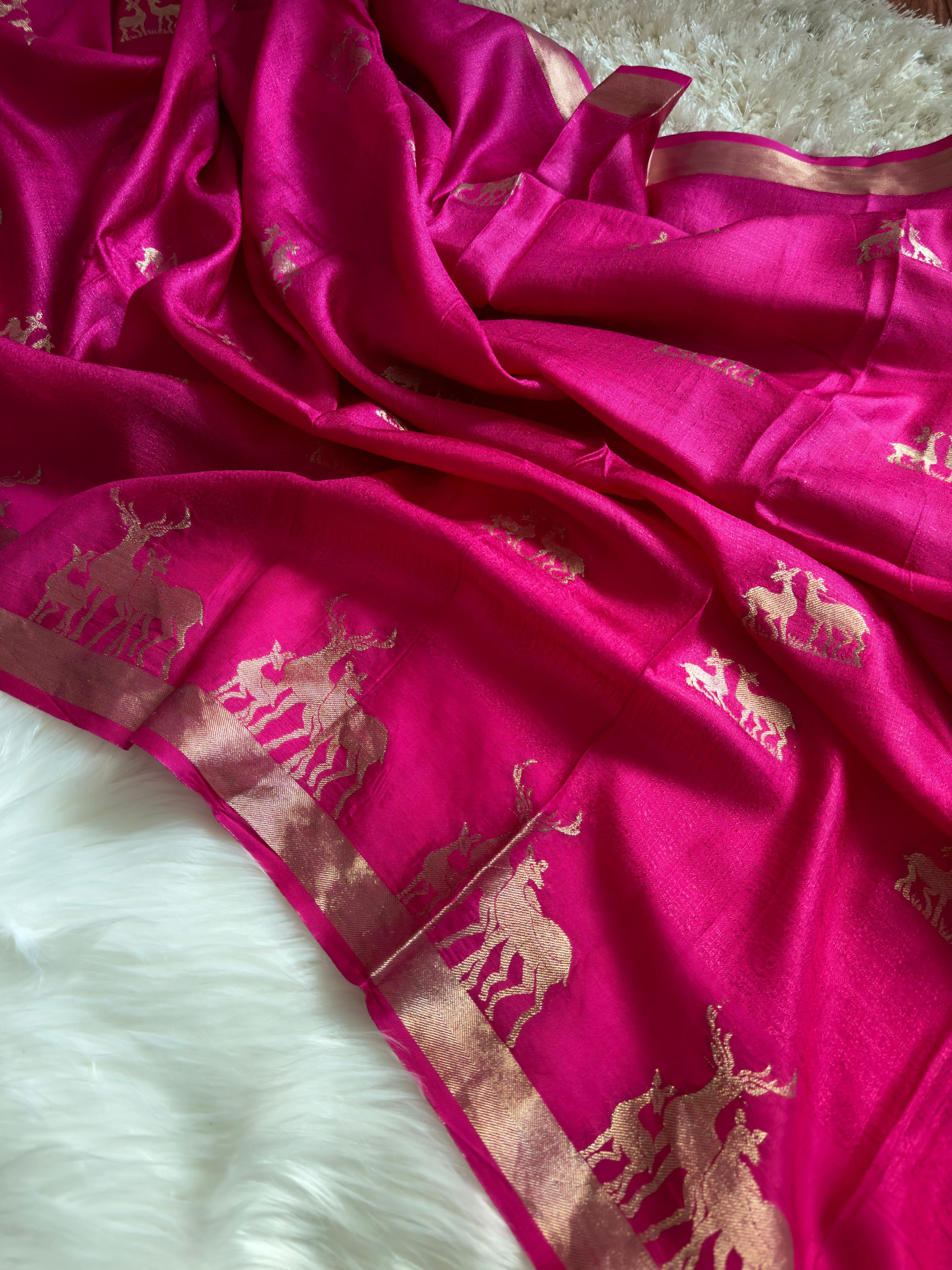 🦌 Jacquard Deer Motif Silk Saree 🦌