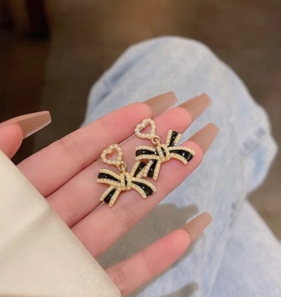 Bowtiful Drama Studs