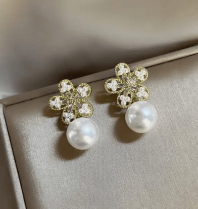 Snowflake Diva Studs
